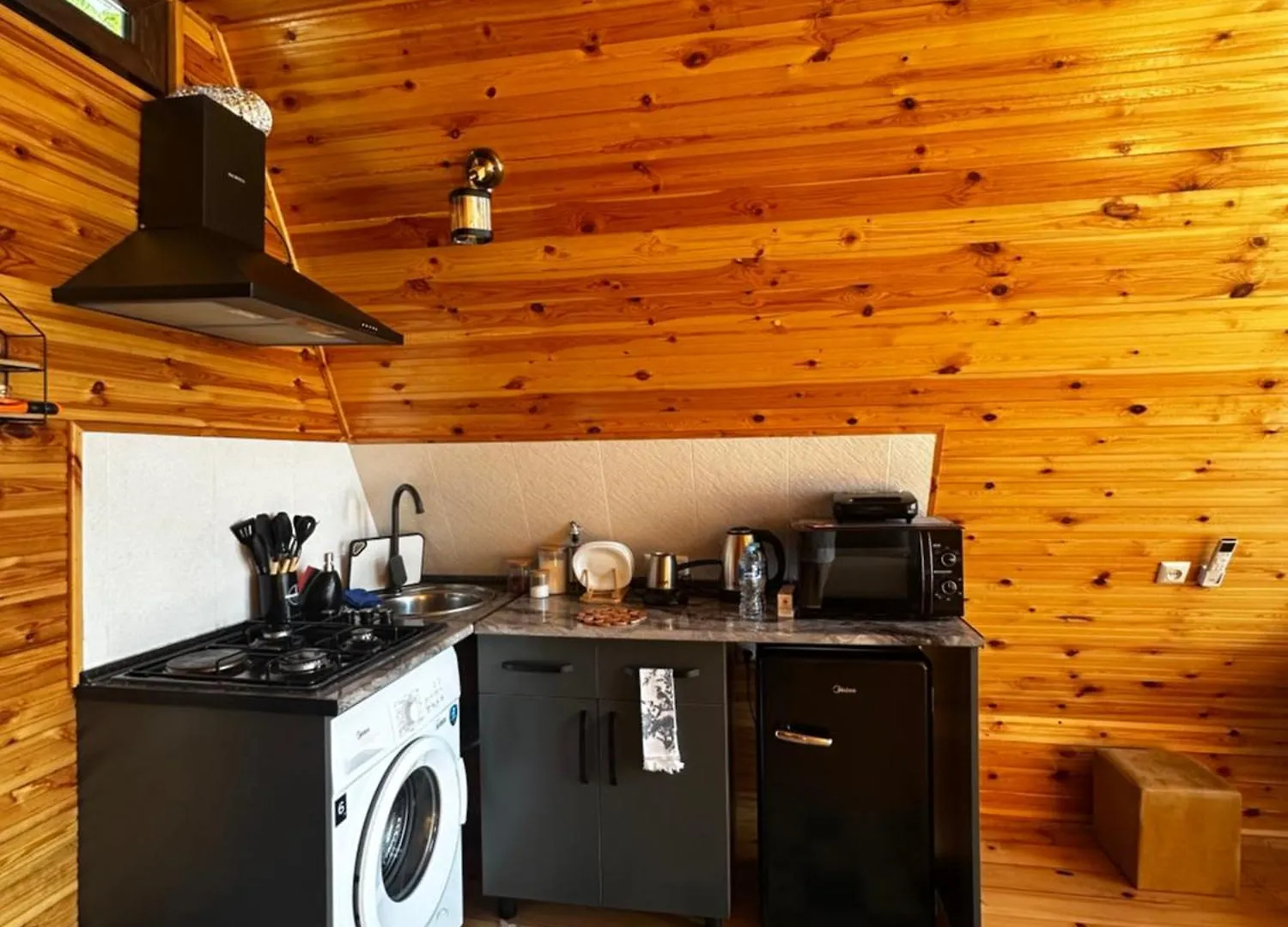 Wayside Cottage Livia Батуми Шале